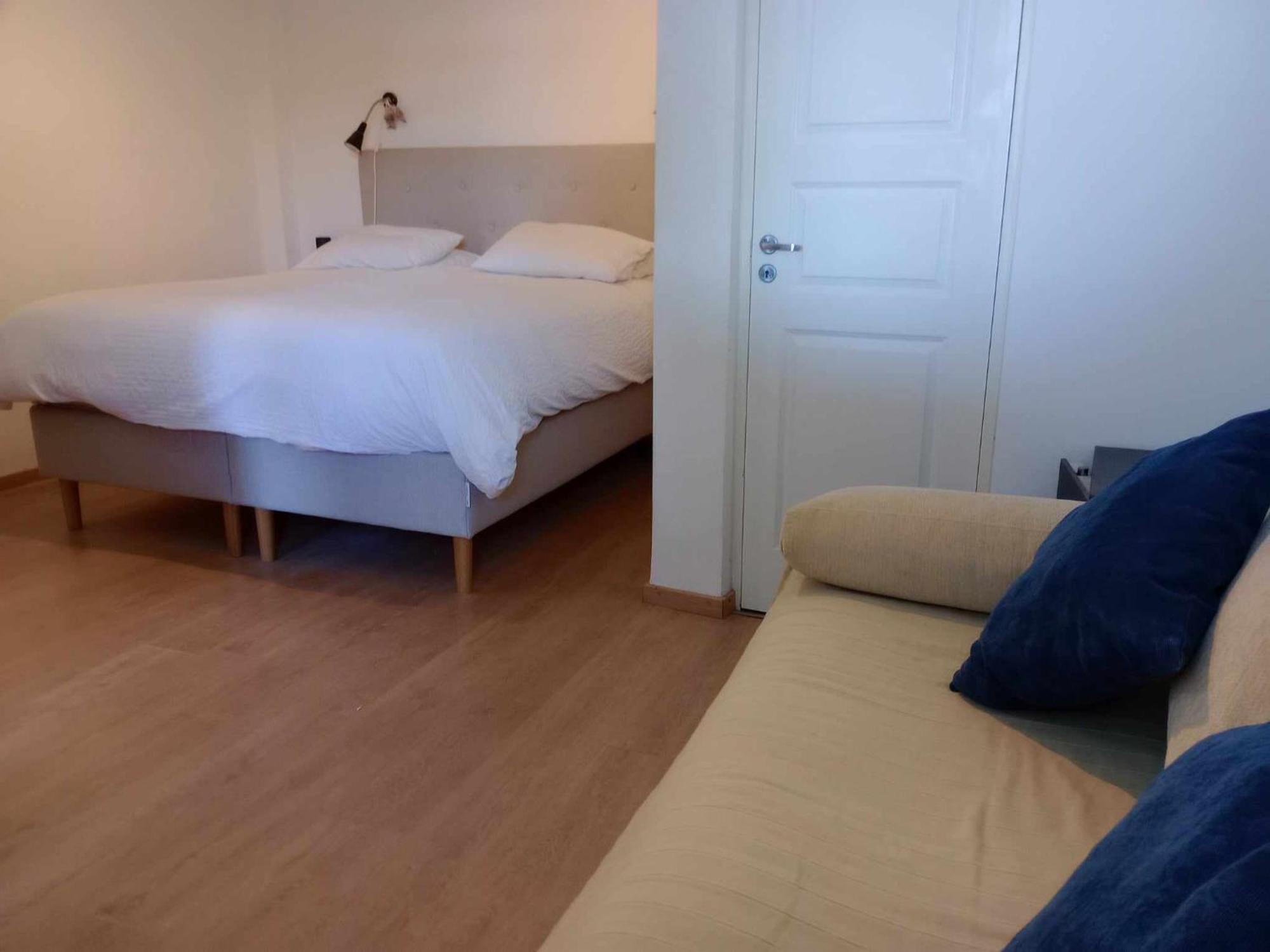 Blue Dolphin Studios And Apartment Вайя Экстерьер фото