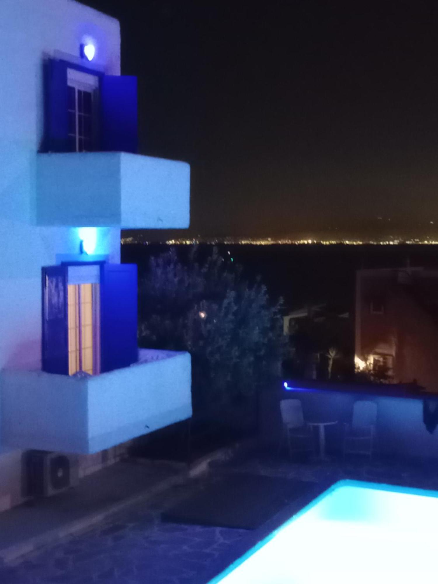 Blue Dolphin Studios And Apartment Вайя Экстерьер фото
