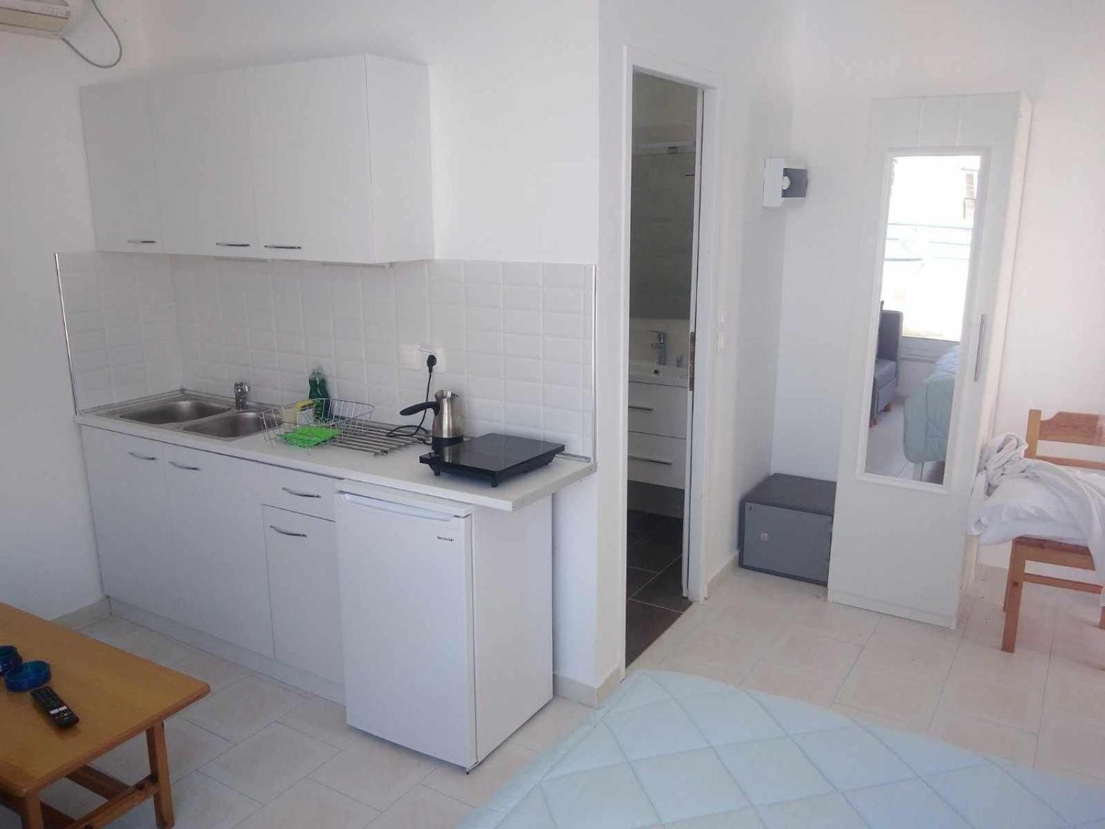 Blue Dolphin Studios And Apartment Вайя Экстерьер фото