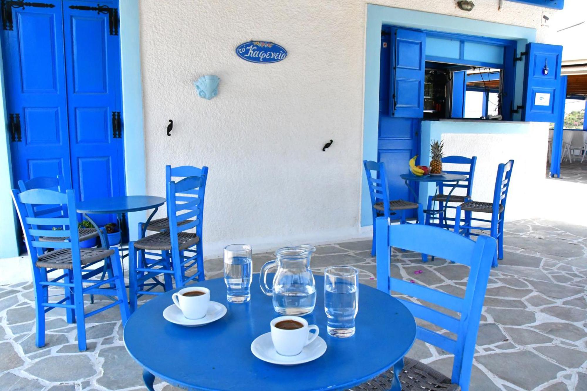 Blue Dolphin Studios And Apartment Вайя Экстерьер фото