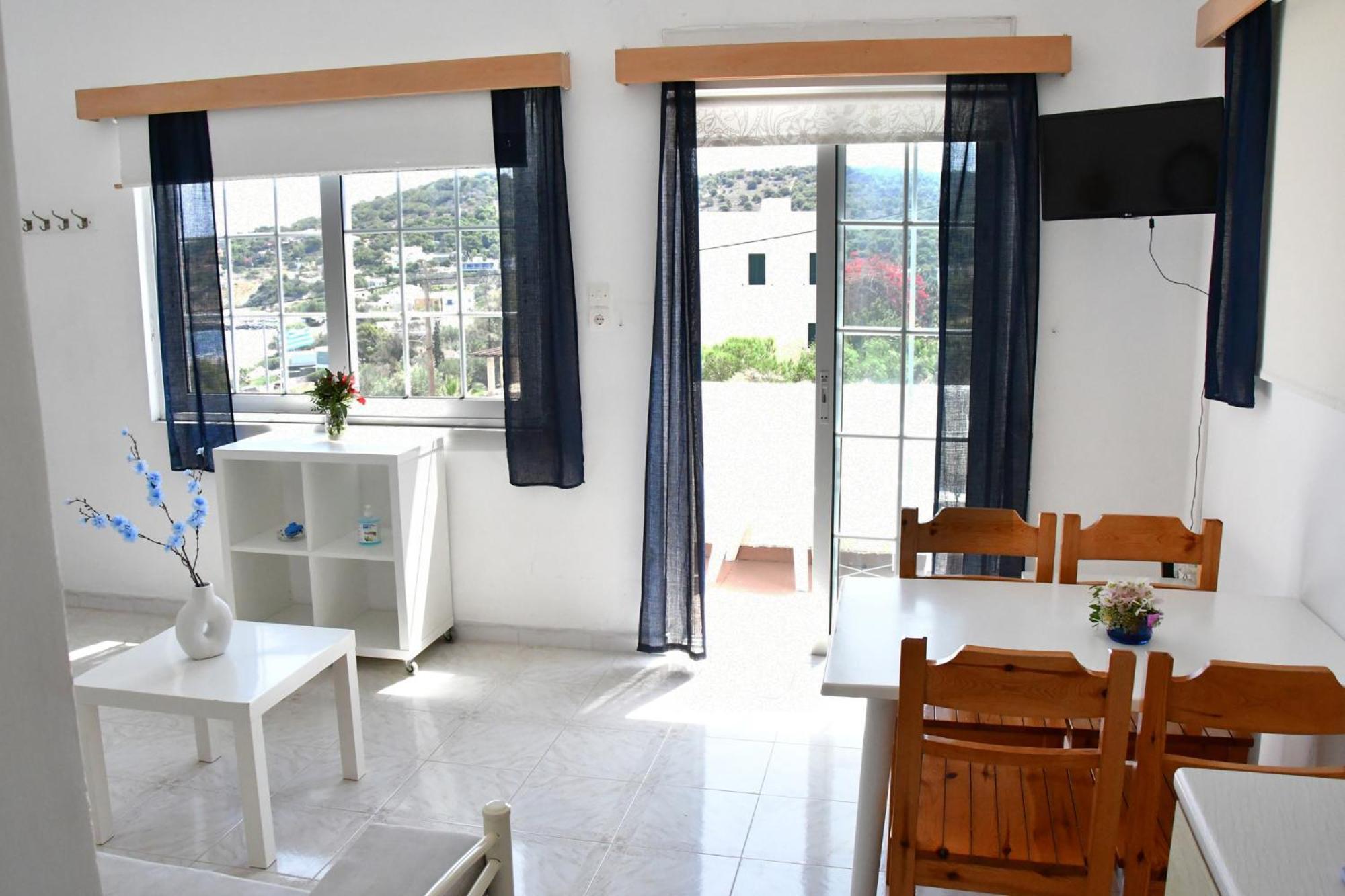 Blue Dolphin Studios And Apartment Вайя Экстерьер фото