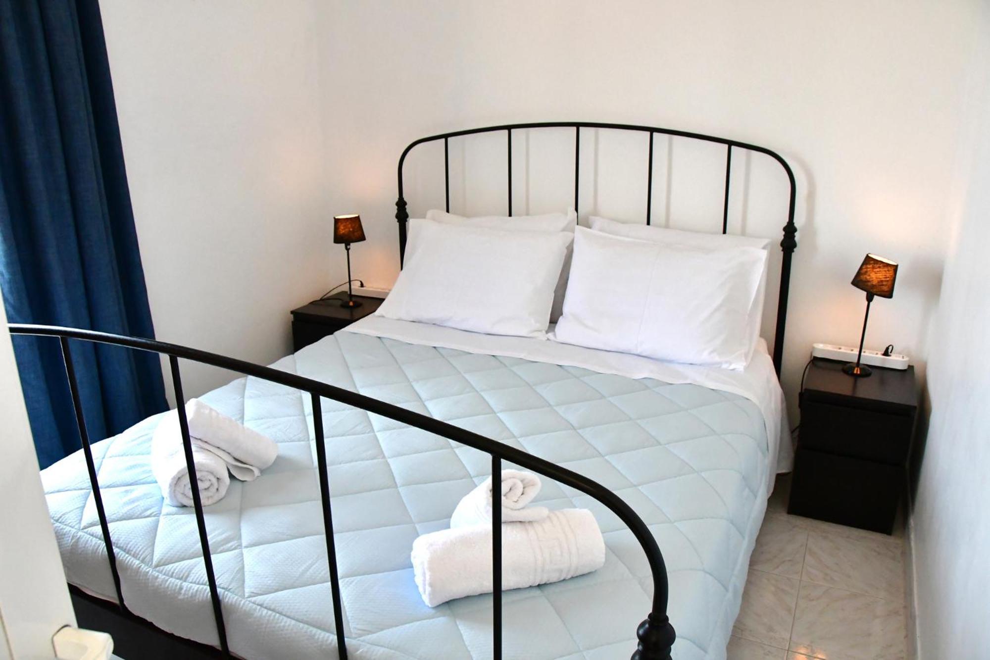 Blue Dolphin Studios And Apartment Вайя Экстерьер фото