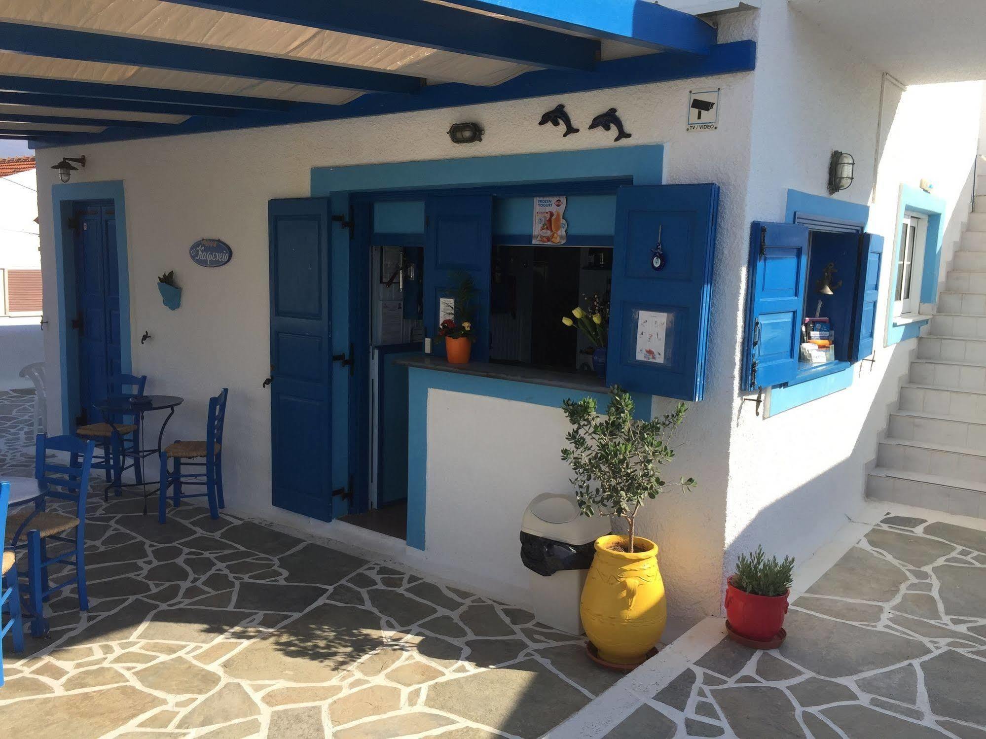 Blue Dolphin Studios And Apartment Вайя Экстерьер фото
